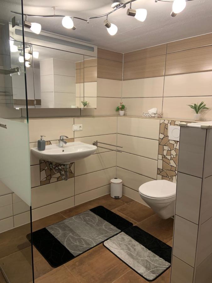 Schoene Moderne & Rustikale Einliegerwohnung Mit Kueche ชรัมแบร์ก ภายนอก รูปภาพ