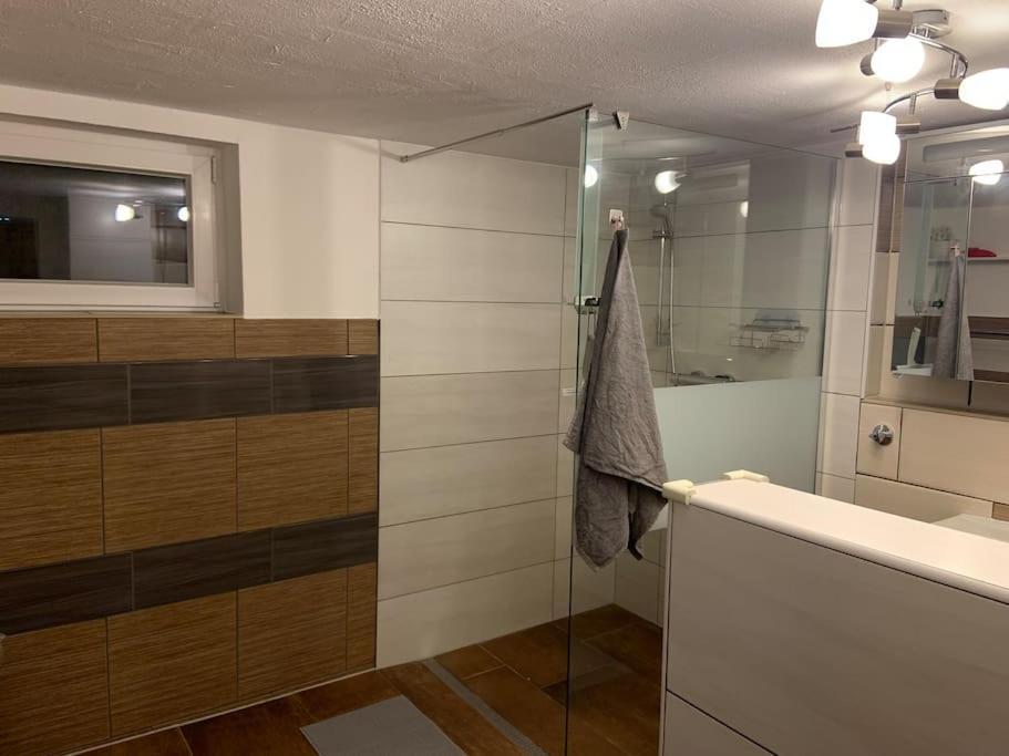 Schoene Moderne & Rustikale Einliegerwohnung Mit Kueche ชรัมแบร์ก ภายนอก รูปภาพ
